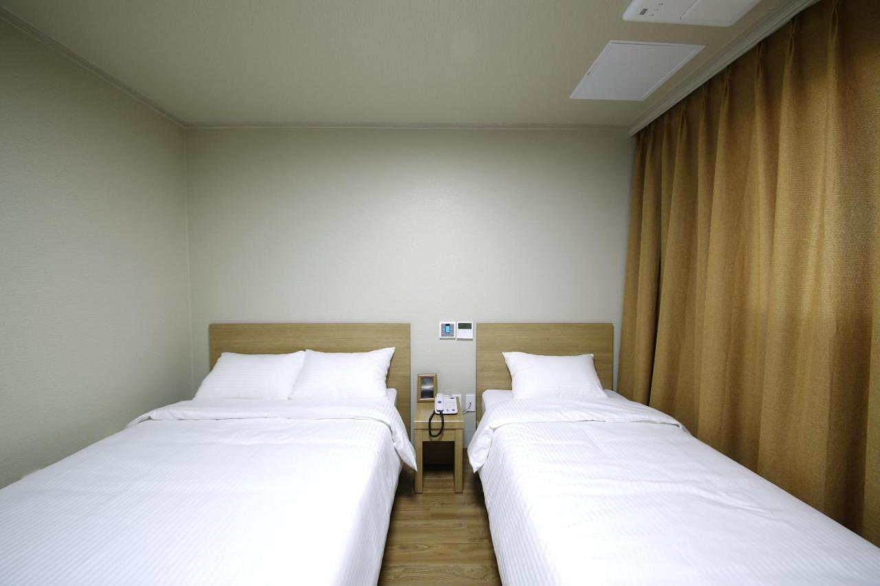 Nice Hotel Чеджу Екстериор снимка