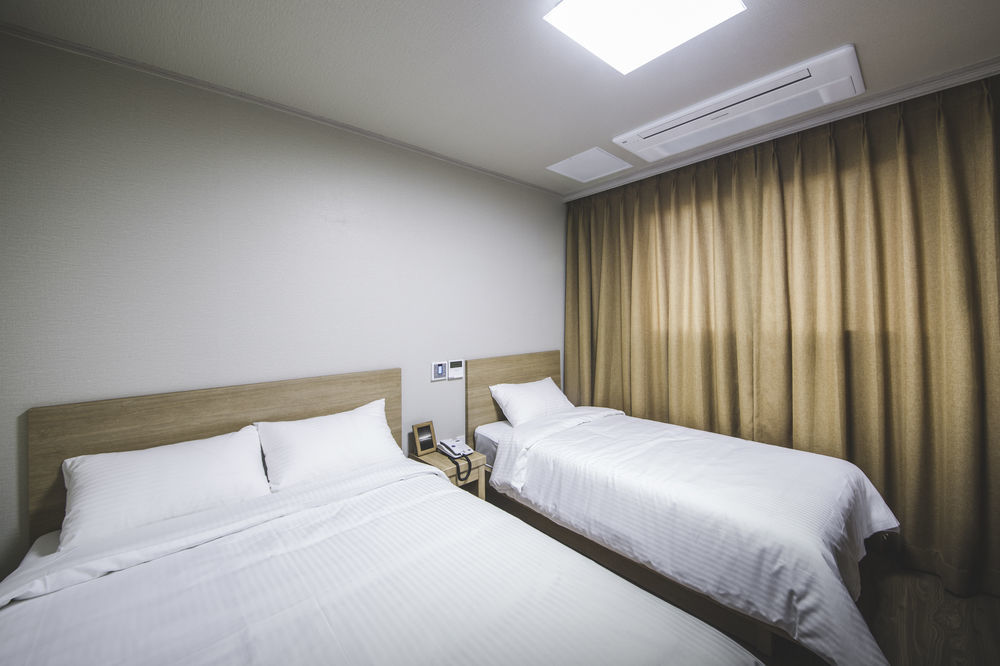 Nice Hotel Чеджу Екстериор снимка